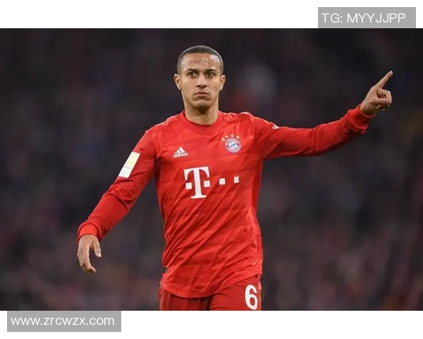 现役足球明星排名前3的传奇球员及其辉煌成就解析